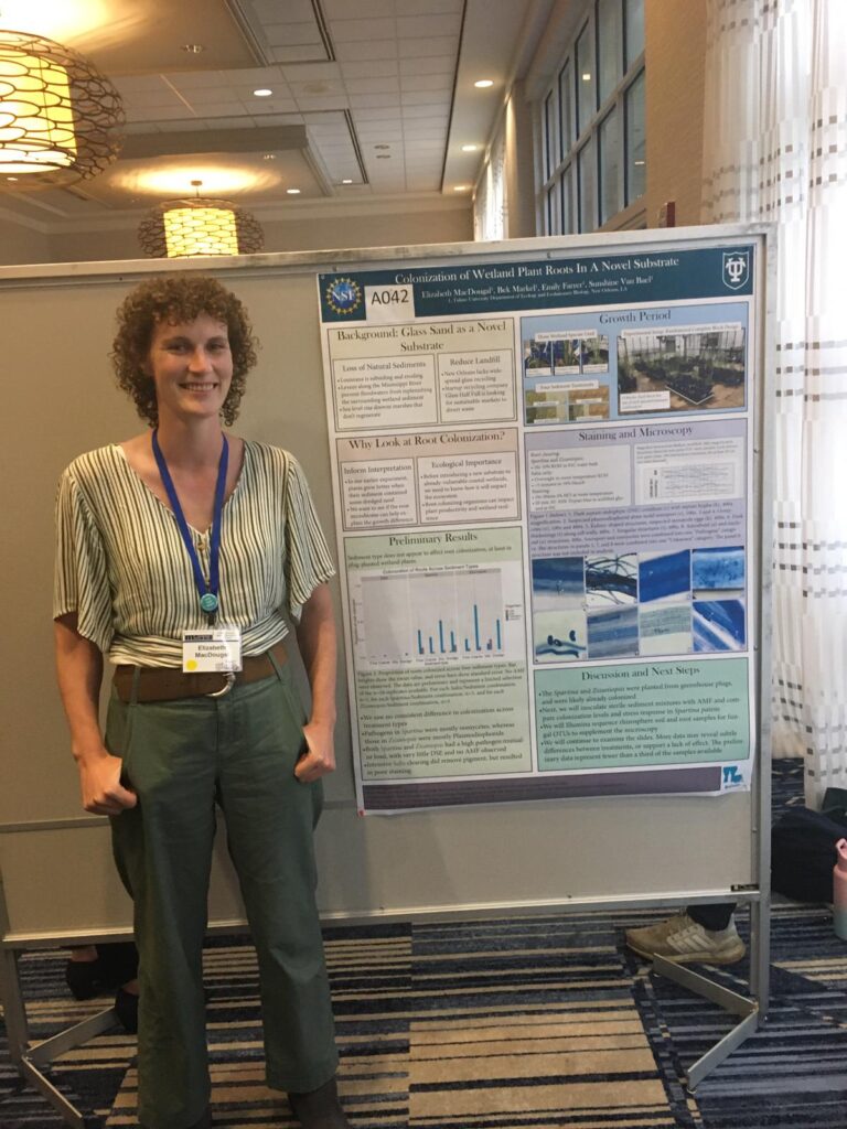 Elizabeth MacDougal wins awards at two conferences this summer!